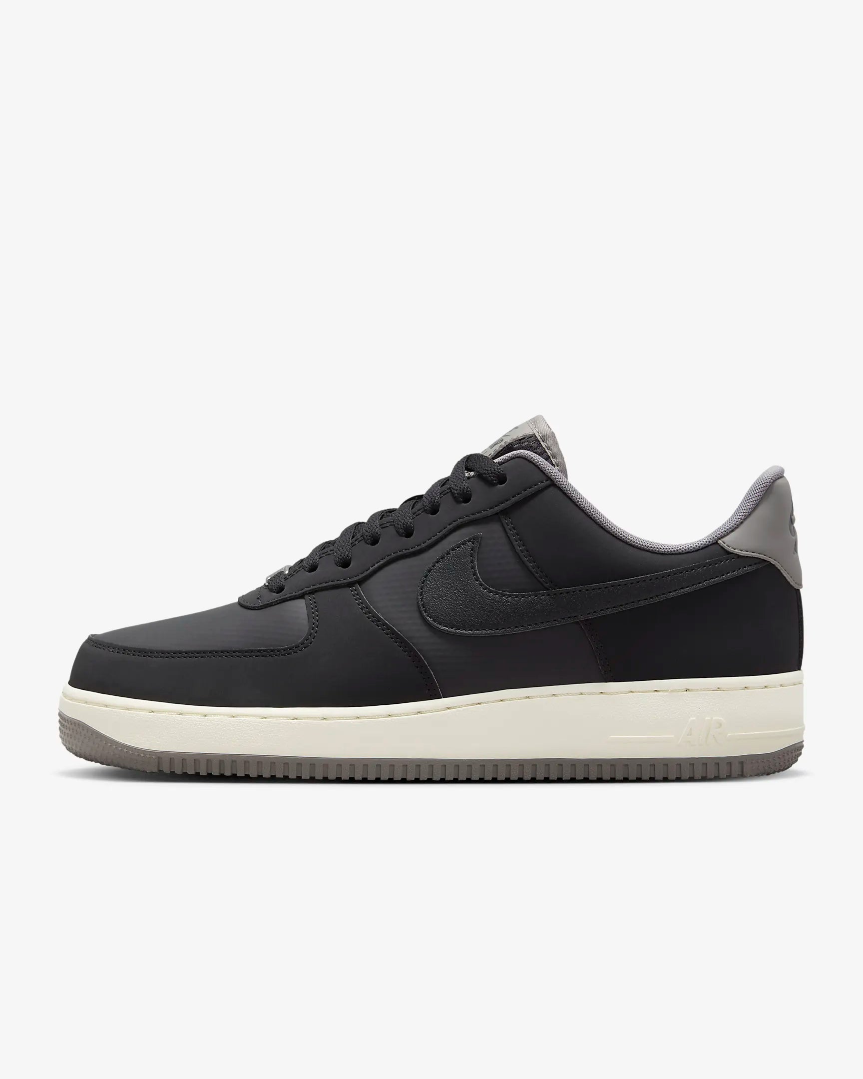Nike Air Force 1 07 LV8 NERO Sneakers Garage