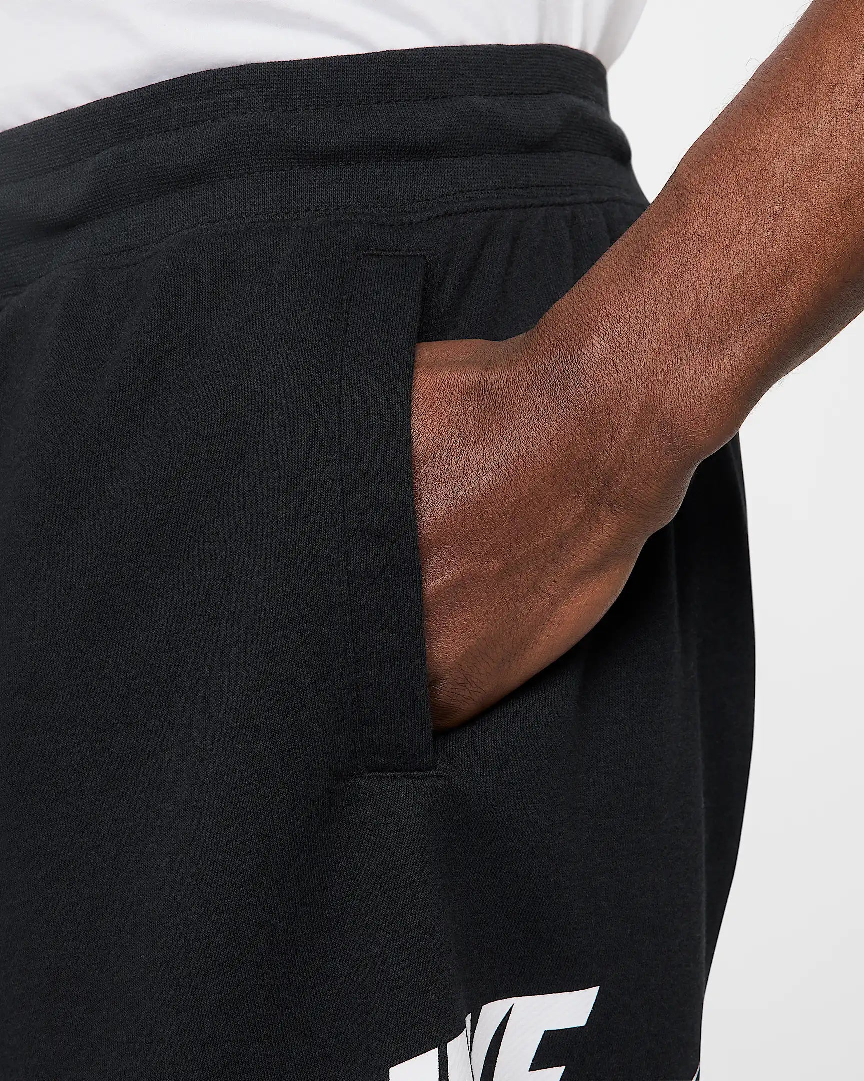 Nike Club Men's French Terry Alumni Shorts NERO