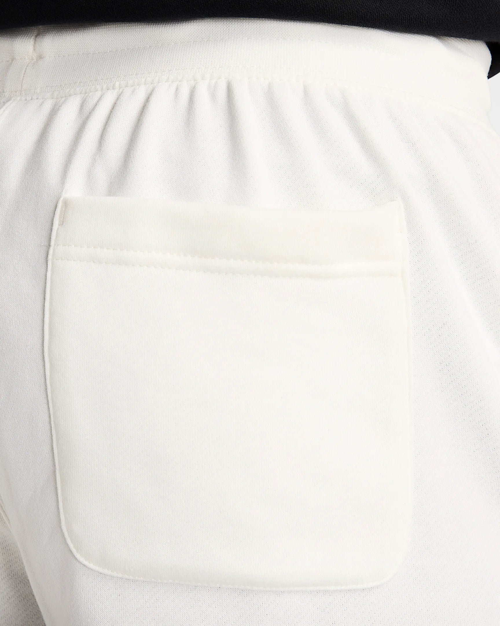 Nike Club Men's French Terry Alumni Shorts panna