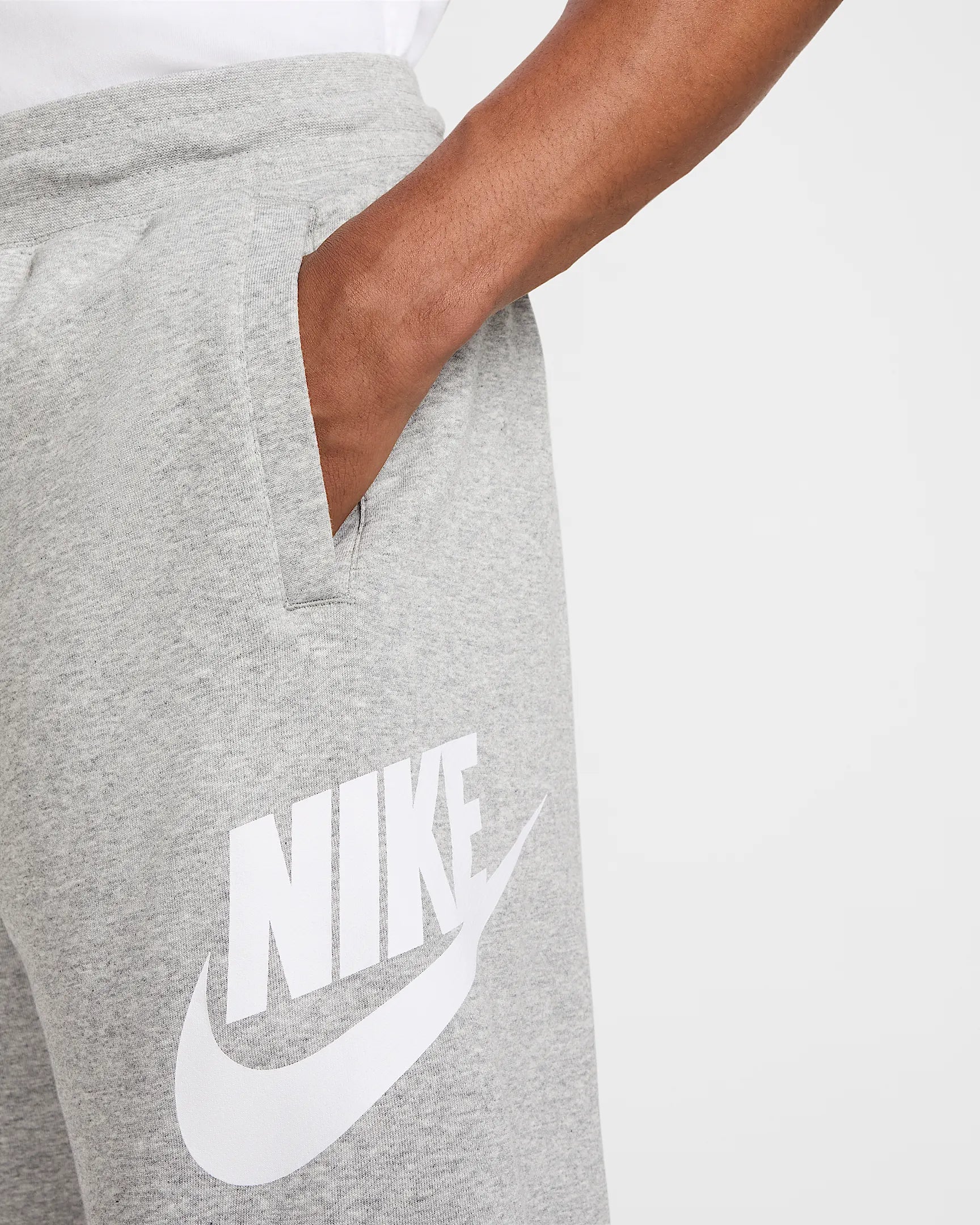 Nike Club Men's French Terry Alumni Shorts GRIGIO