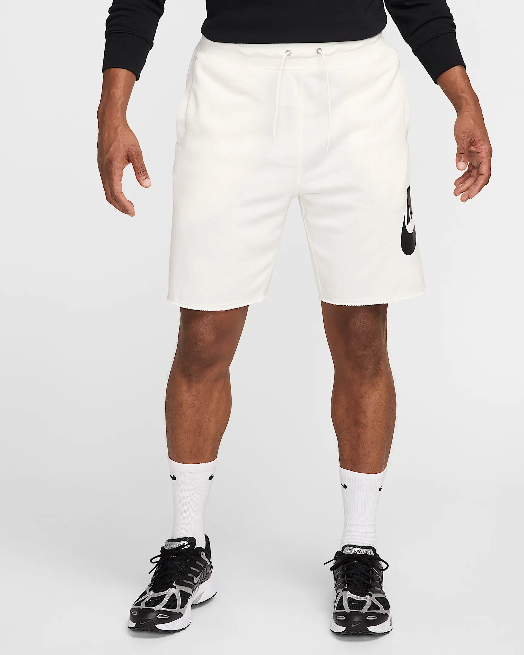 Nike Club Men's French Terry Alumni Shorts panna