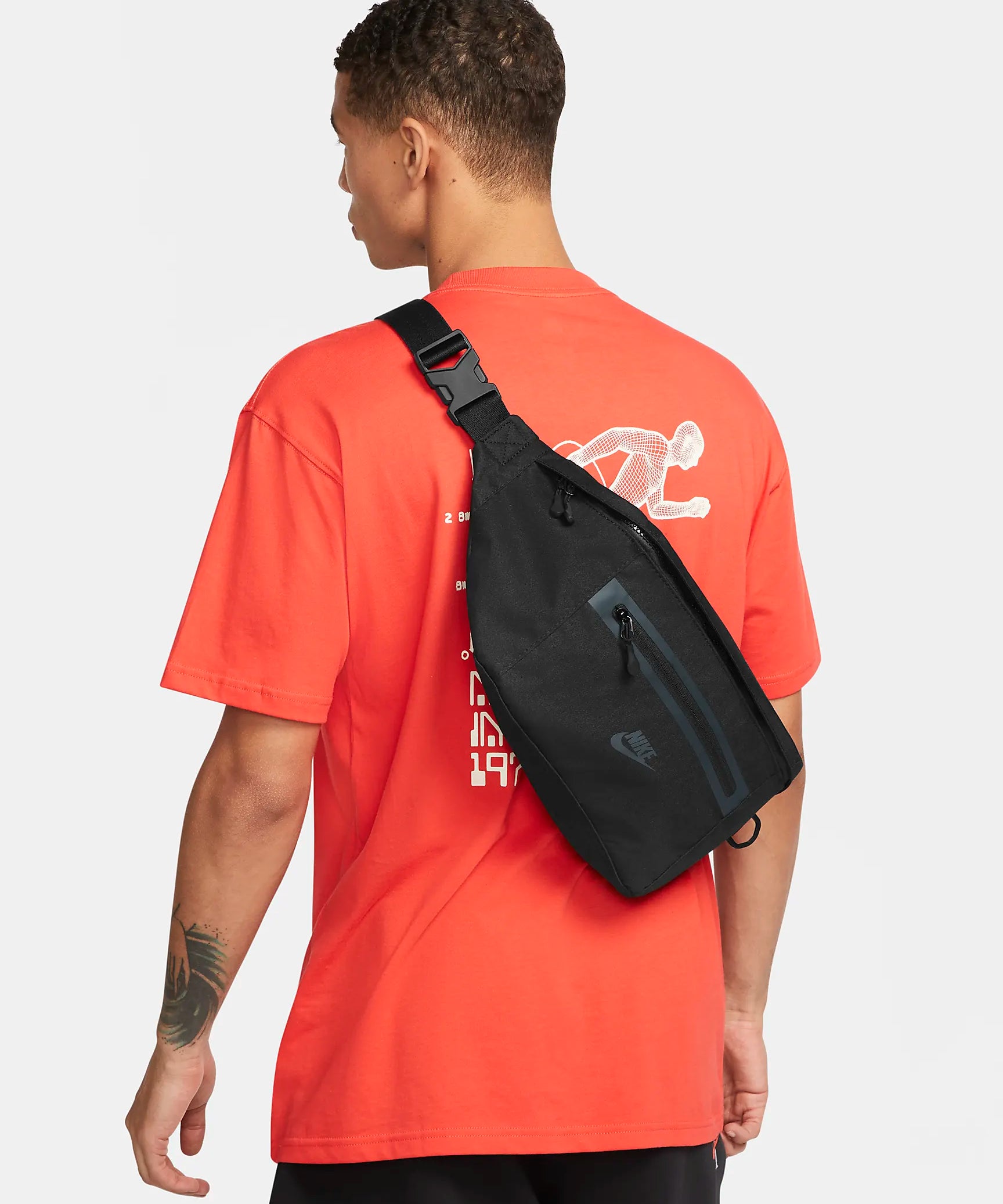 NK_ELMNTL_PRM_WAISTPACK.webp