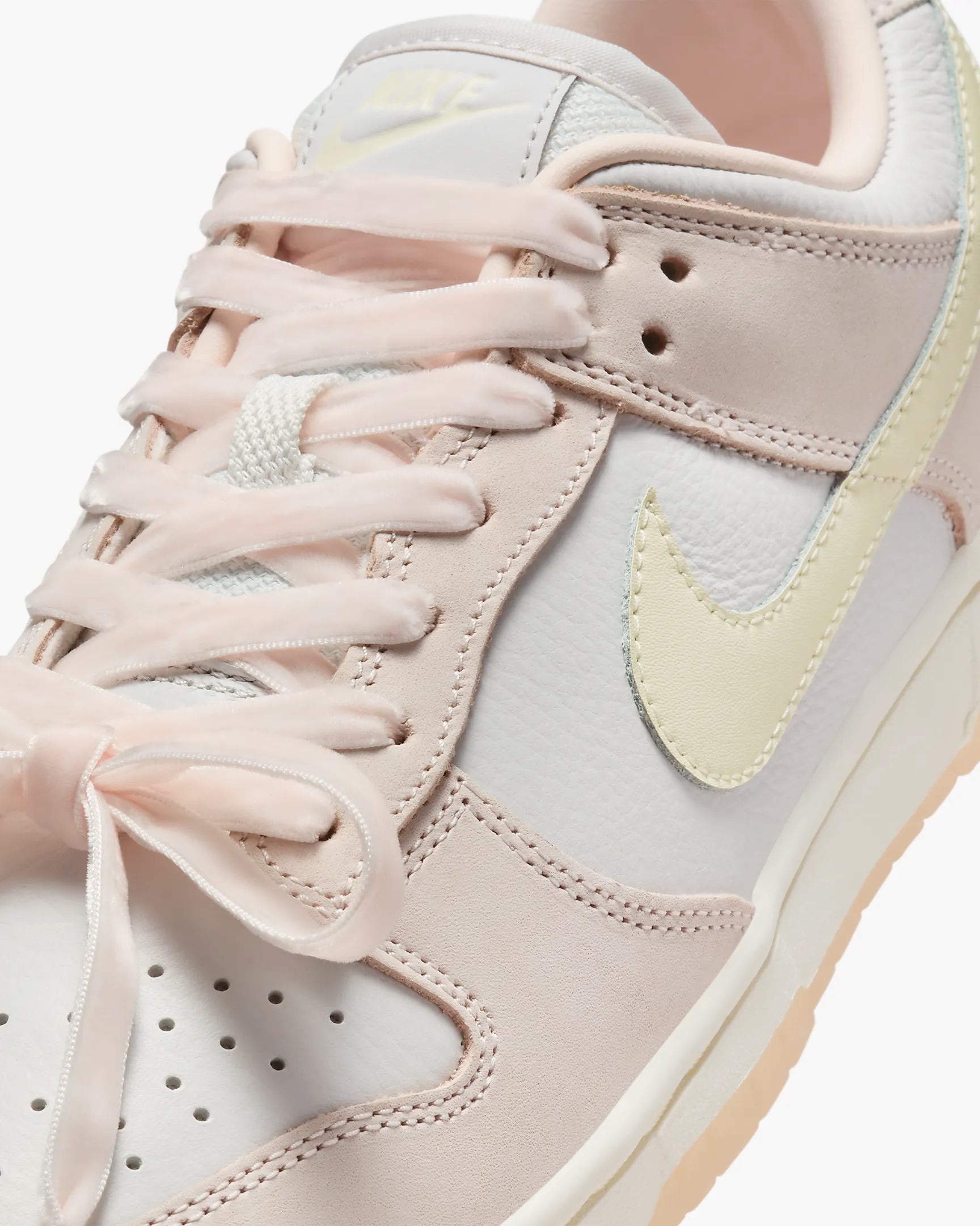 Nike Dunk Low Light Soft Pink