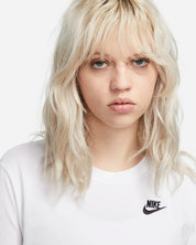 Nike Sportswear Club Essentials T-shirt – Donna BIANCO