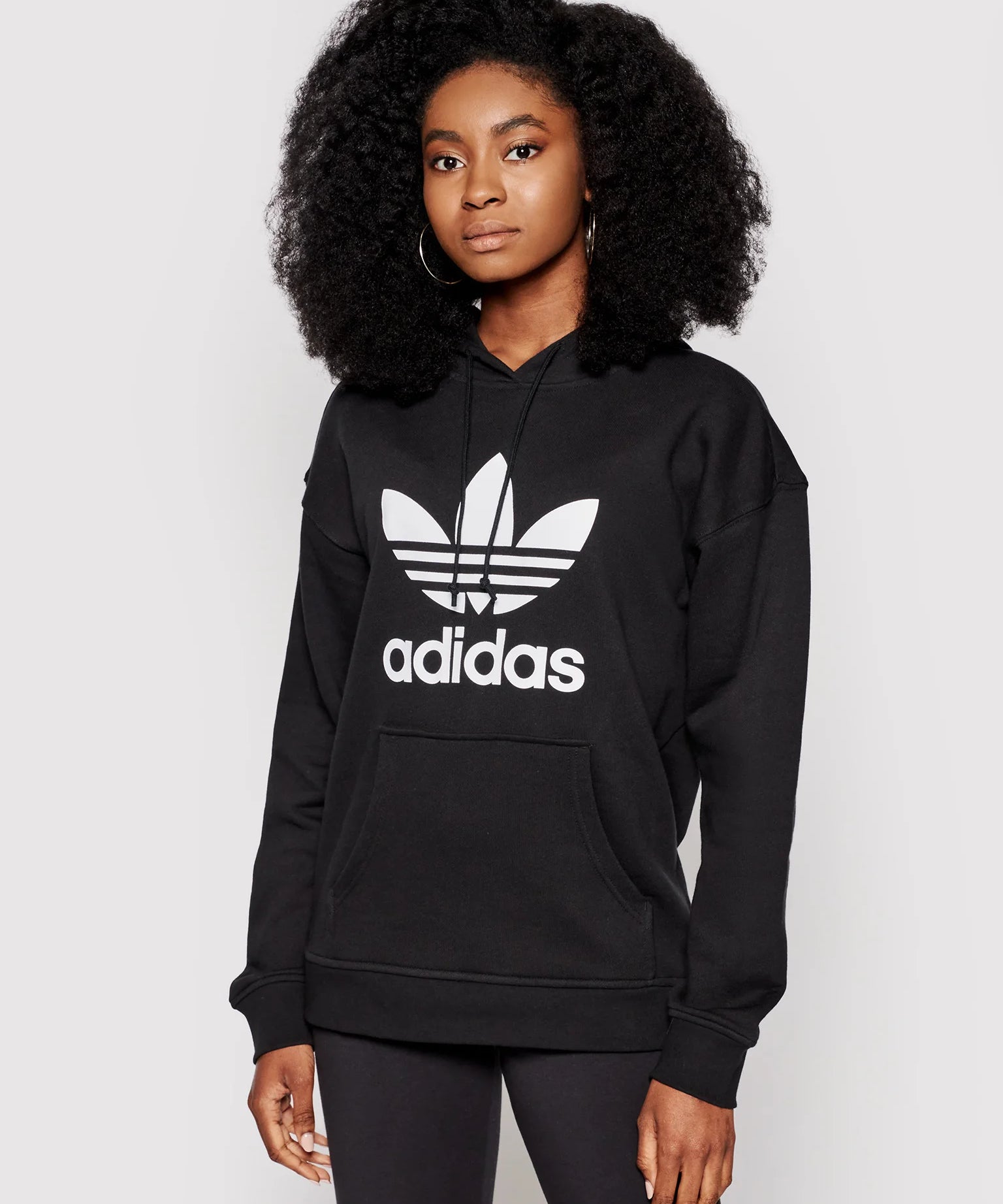 adidas-felpa-adicolor-trefoil-fm3307-nero-regular-fit.webp