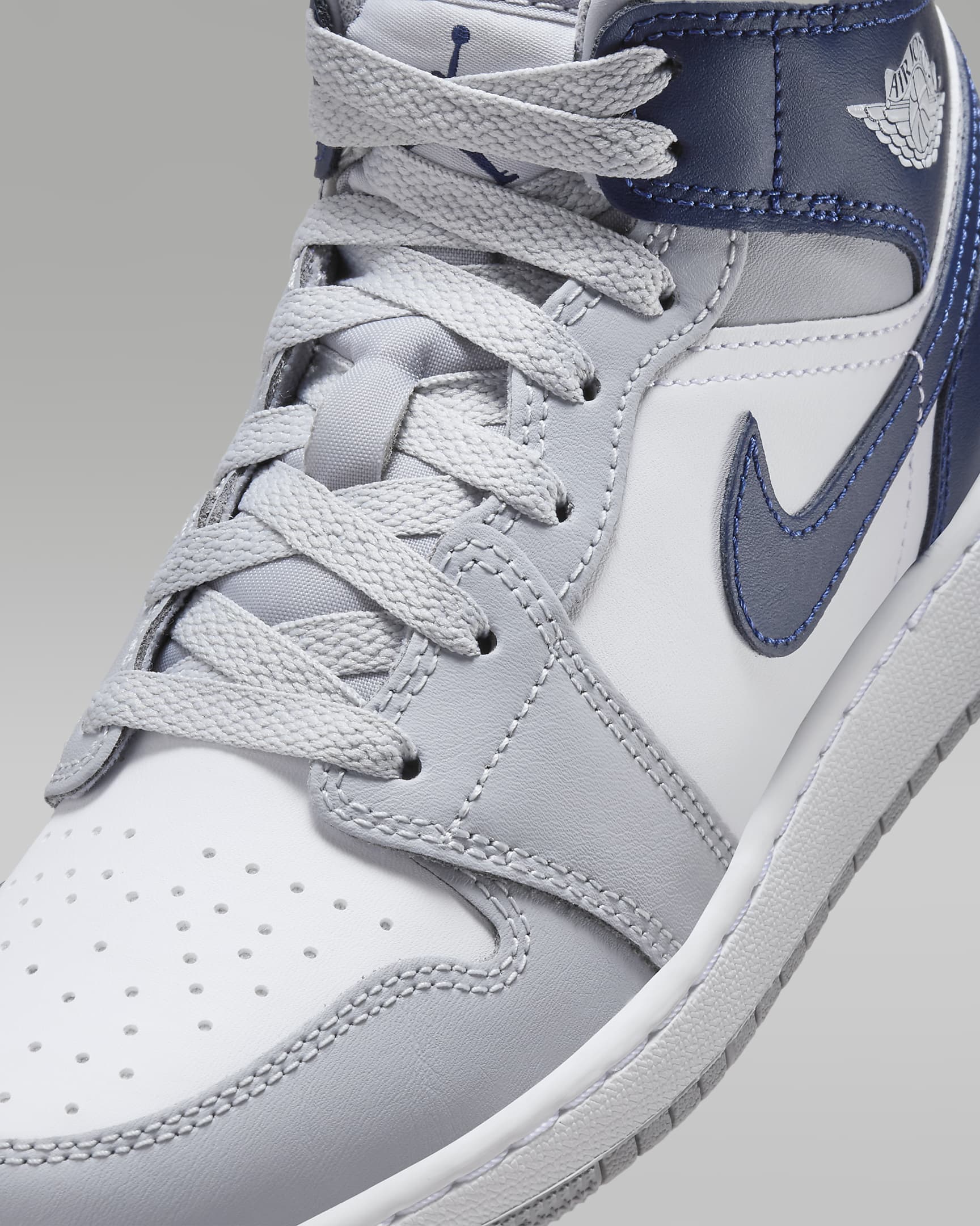 Air Jordan 1 Mid Wolf Grey/Midnight Navy