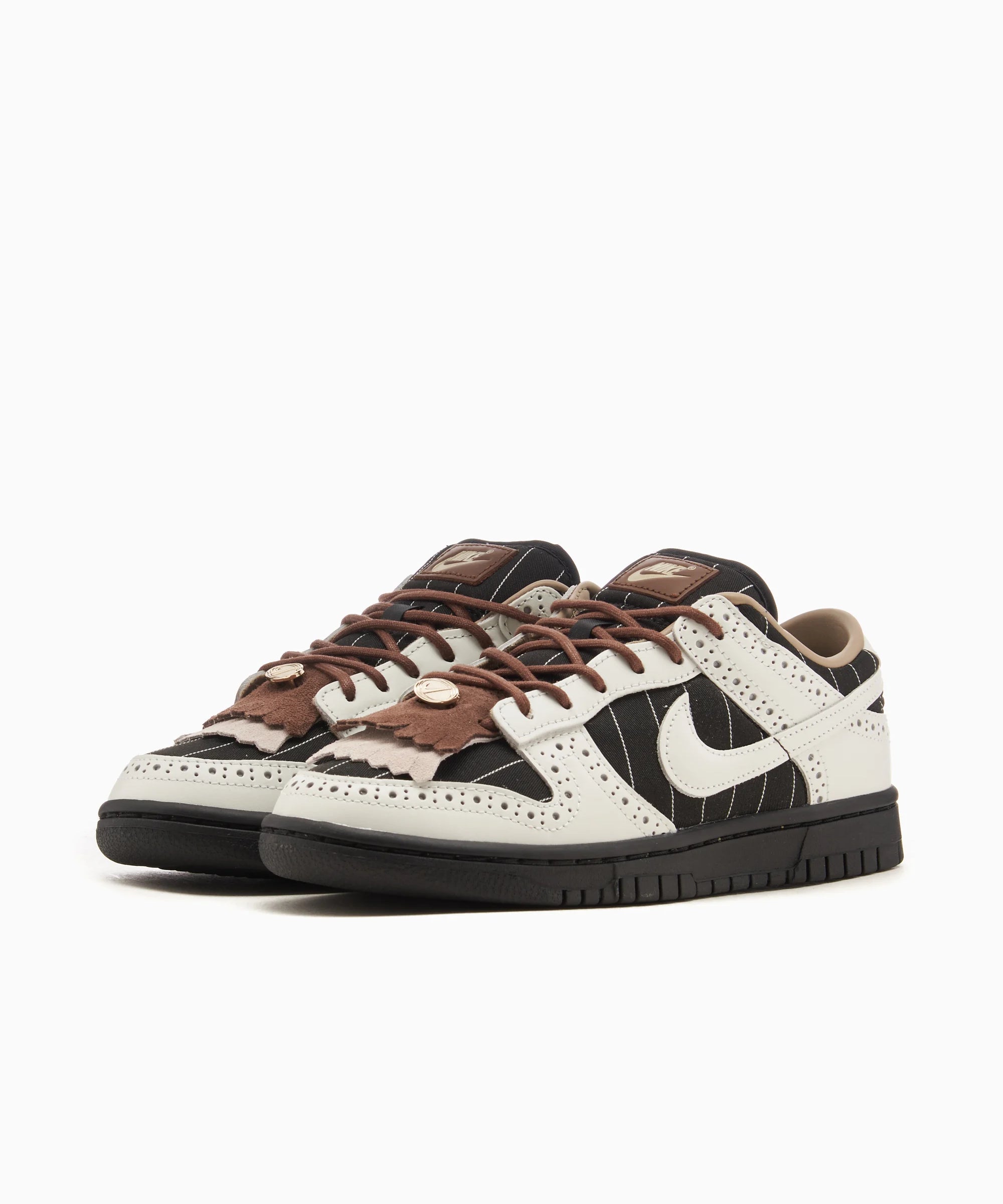 sneakers-nike-womens-dunk-low-lx-brogue-pinstripe-fv3642-010-4.webp