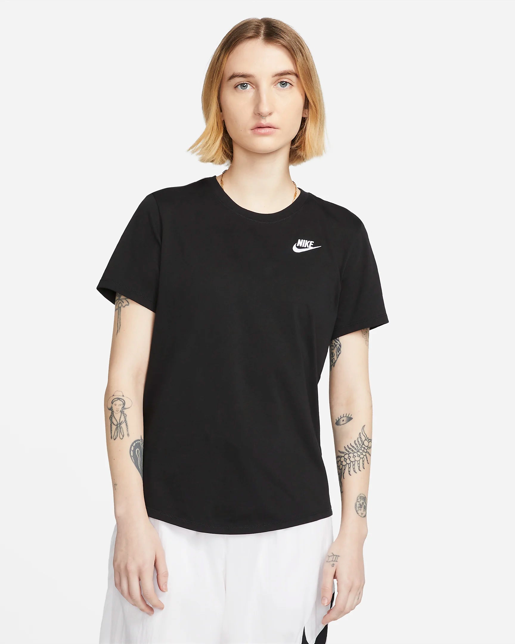 Nike Sportswear Club Essentials T-shirt – Donna NERO