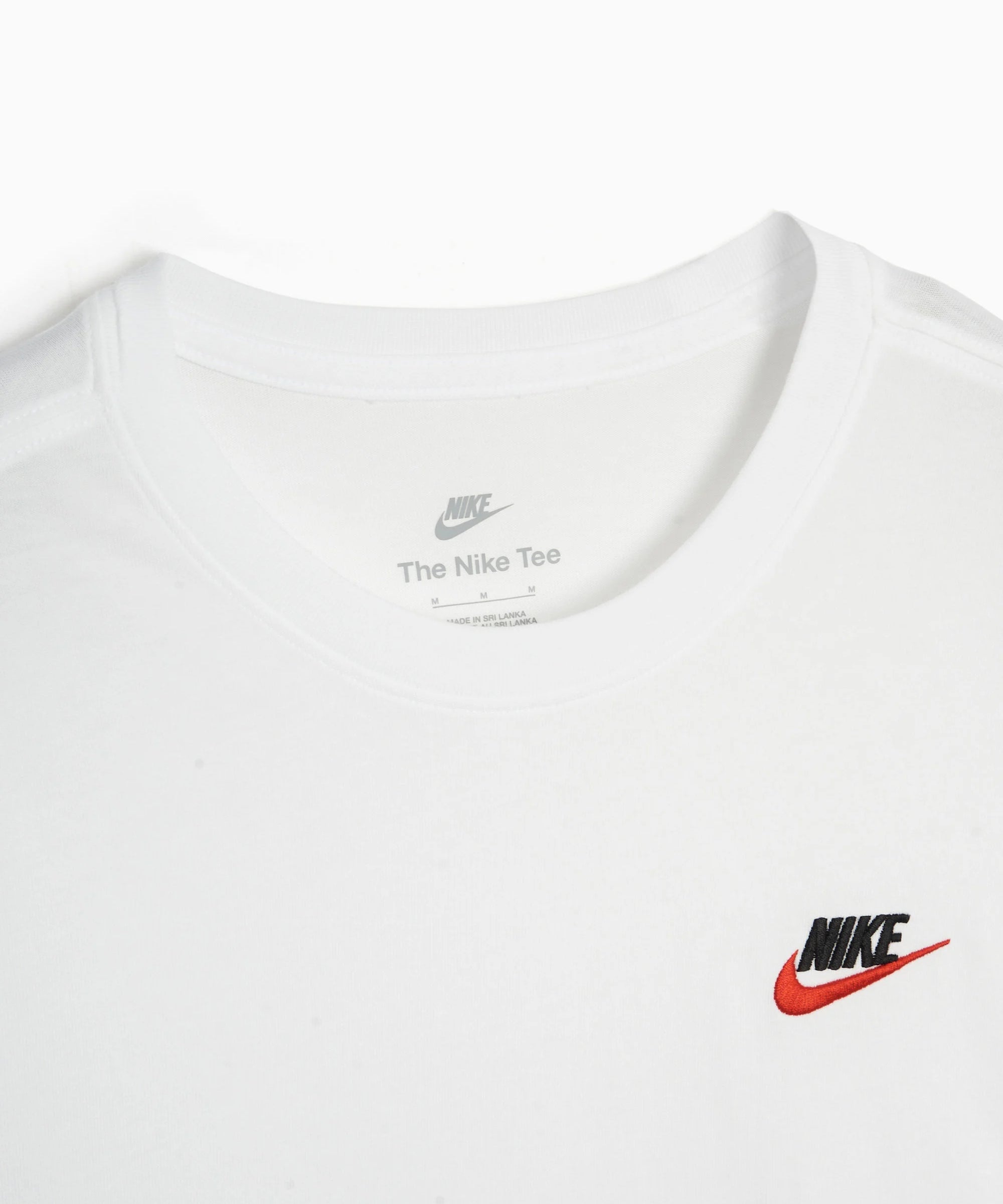 t-shirts-nike-sportswear-club-mens-t-shirt-ar4997-100-1.webp